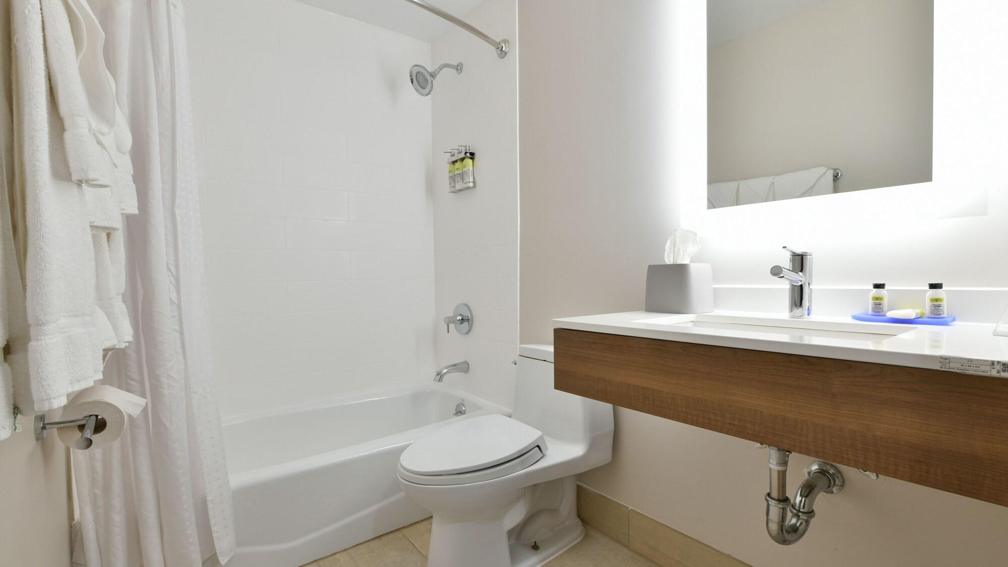 Holiday Inn Express Staten Island West, An Ihg Hotel New York Exterior photo