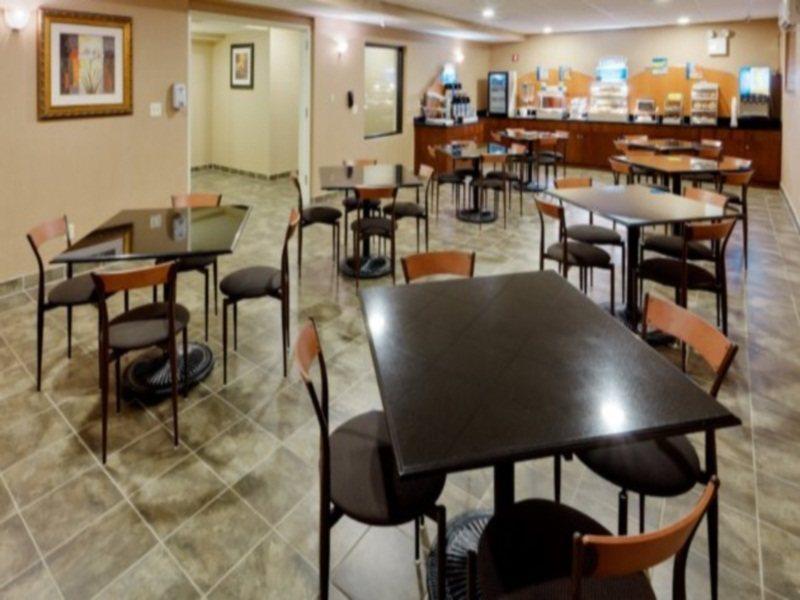 Holiday Inn Express Staten Island West, An Ihg Hotel New York Restaurant photo